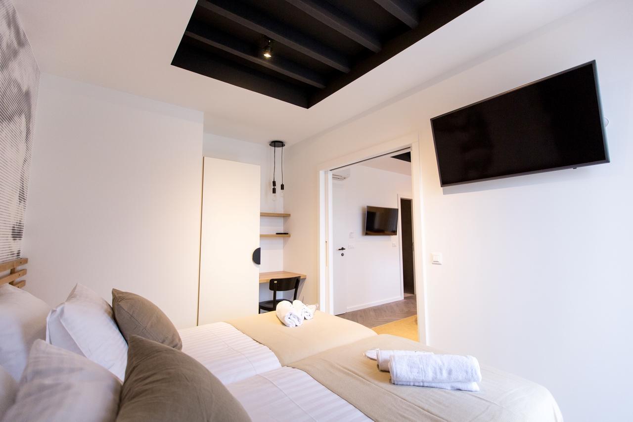 Domus Romana Lux Bed and Breakfast Zara Esterno foto