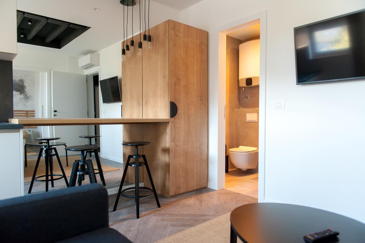 Domus Romana Lux Bed and Breakfast Zara Esterno foto