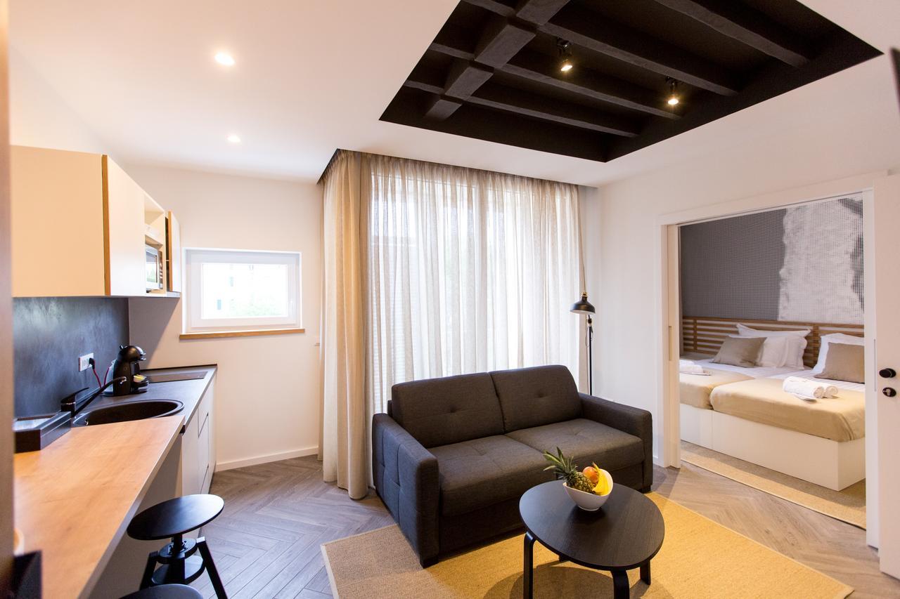 Domus Romana Lux Bed and Breakfast Zara Esterno foto