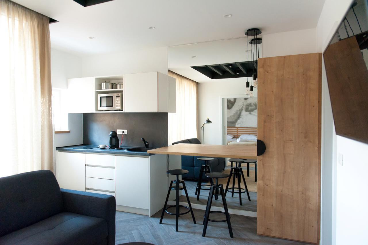 Domus Romana Lux Bed and Breakfast Zara Esterno foto