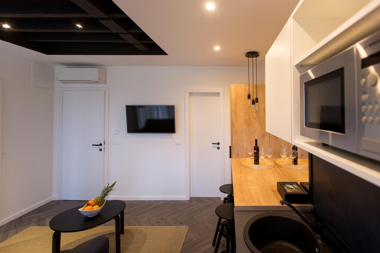Domus Romana Lux Bed and Breakfast Zara Esterno foto