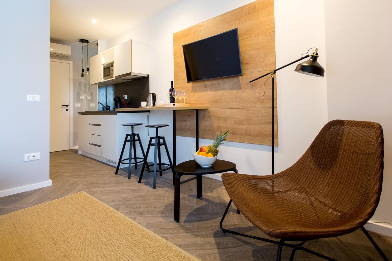 Domus Romana Lux Bed and Breakfast Zara Esterno foto
